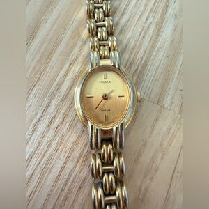 Vintage pulsar ladies oval gold tone dress watch NEW BATTERY
